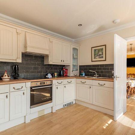 Sunningdale - Beach Side Cottage, Sea Views, Parking ซอนเดอร์สฟุต ภายนอก รูปภาพ