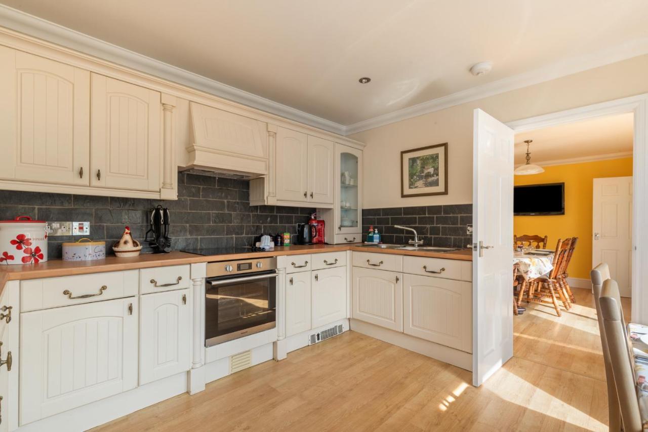 Sunningdale - Beach Side Cottage, Sea Views, Parking ซอนเดอร์สฟุต ภายนอก รูปภาพ