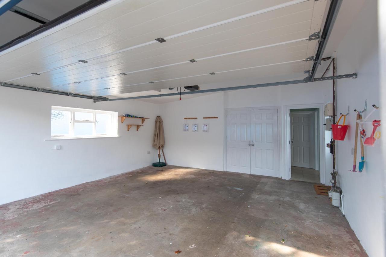 Sunningdale - Beach Side Cottage, Sea Views, Parking ซอนเดอร์สฟุต ภายนอก รูปภาพ