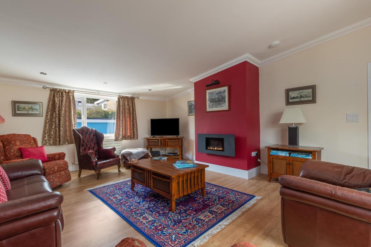 Sunningdale - Beach Side Cottage, Sea Views, Parking ซอนเดอร์สฟุต ภายนอก รูปภาพ