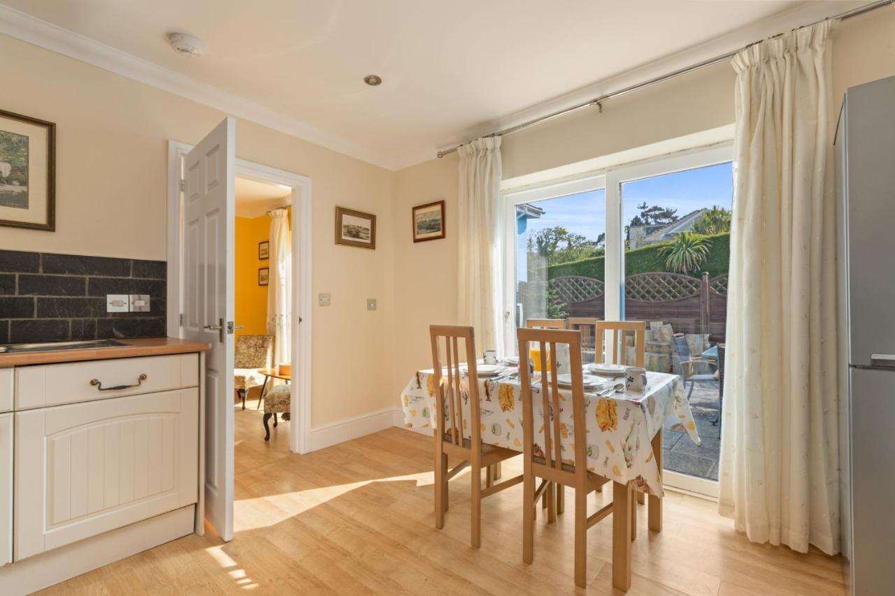 Sunningdale - Beach Side Cottage, Sea Views, Parking ซอนเดอร์สฟุต ภายนอก รูปภาพ