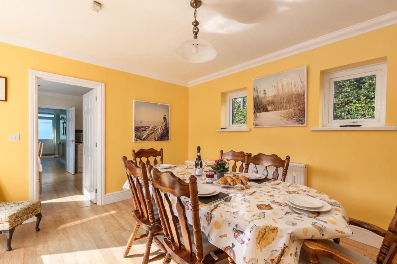 Sunningdale - Beach Side Cottage, Sea Views, Parking ซอนเดอร์สฟุต ภายนอก รูปภาพ