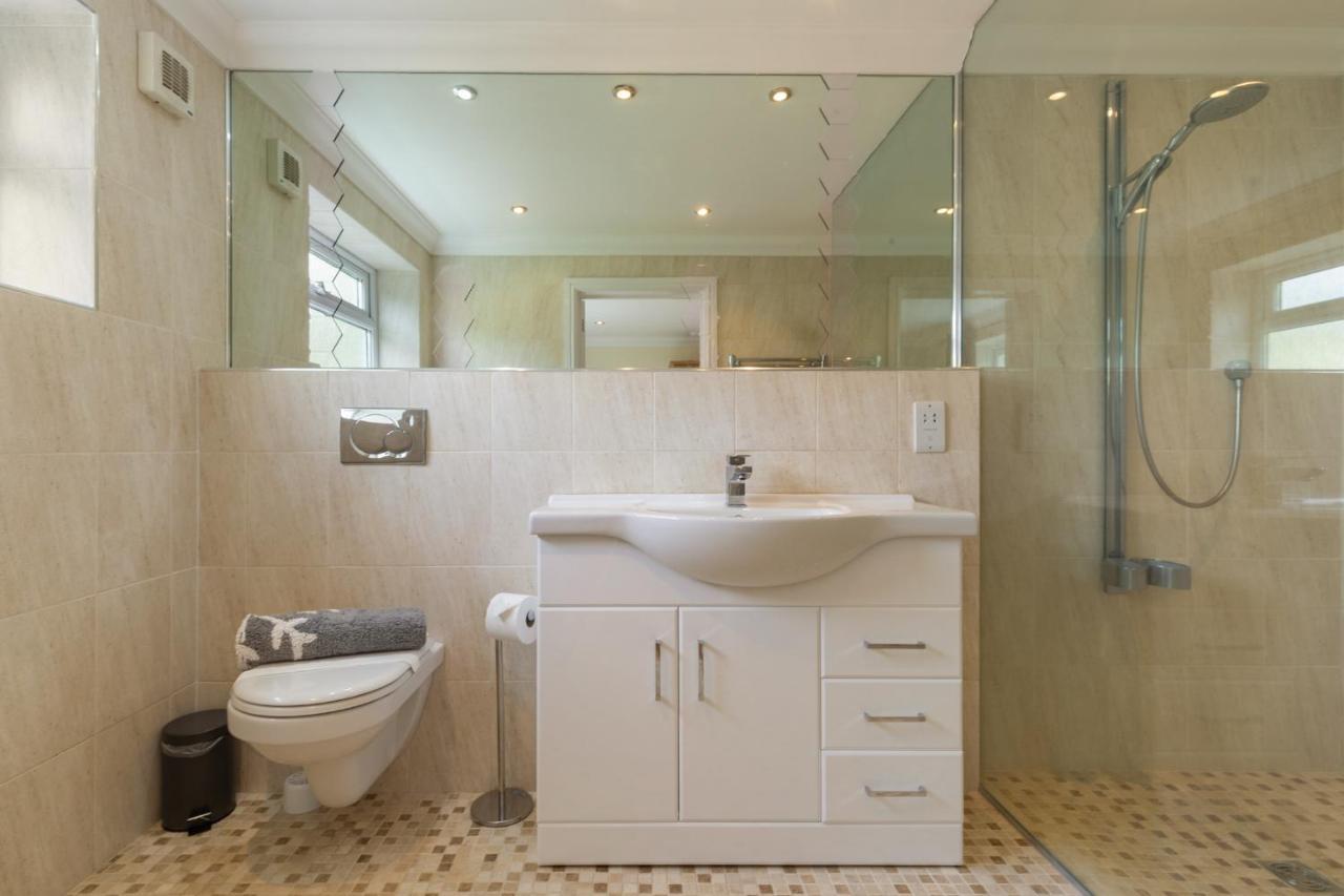 Sunningdale - Beach Side Cottage, Sea Views, Parking ซอนเดอร์สฟุต ภายนอก รูปภาพ