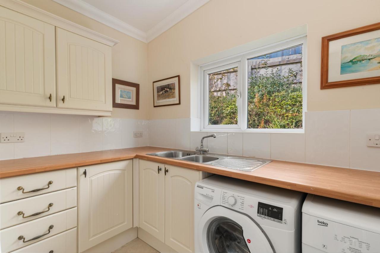 Sunningdale - Beach Side Cottage, Sea Views, Parking ซอนเดอร์สฟุต ภายนอก รูปภาพ