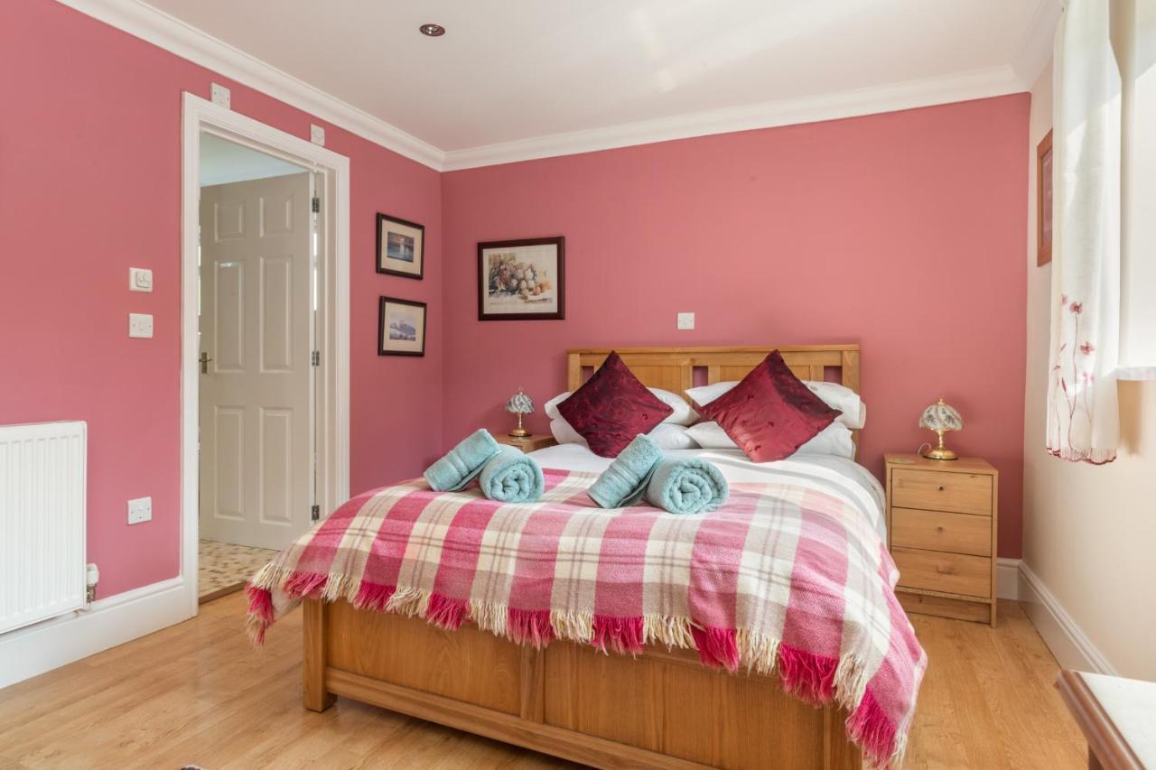 Sunningdale - Beach Side Cottage, Sea Views, Parking ซอนเดอร์สฟุต ภายนอก รูปภาพ
